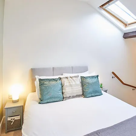 Host & - 15 Easby Hall Apartament *