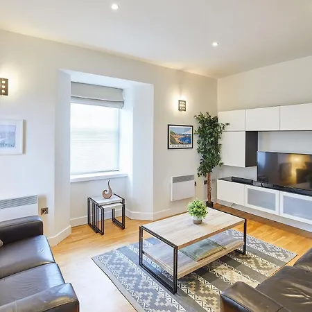 Host & - 15 Easby Hall Apartament *