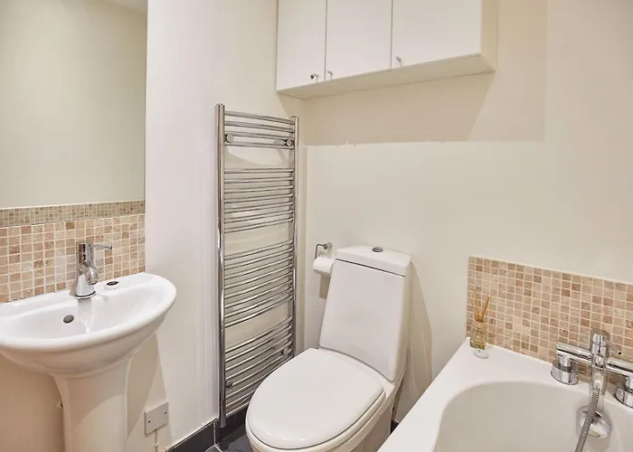 Host & - 15 Easby Hall *