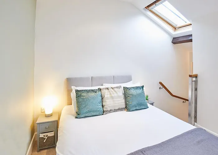 Host & - 15 Easby Hall Apartament *