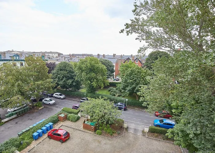 Host & - 15 Easby Hall Apartament *