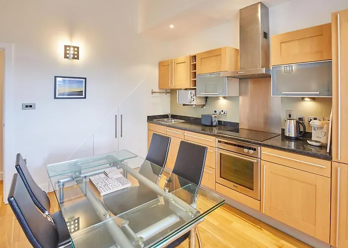 Host & - 15 Easby Hall Scarborough